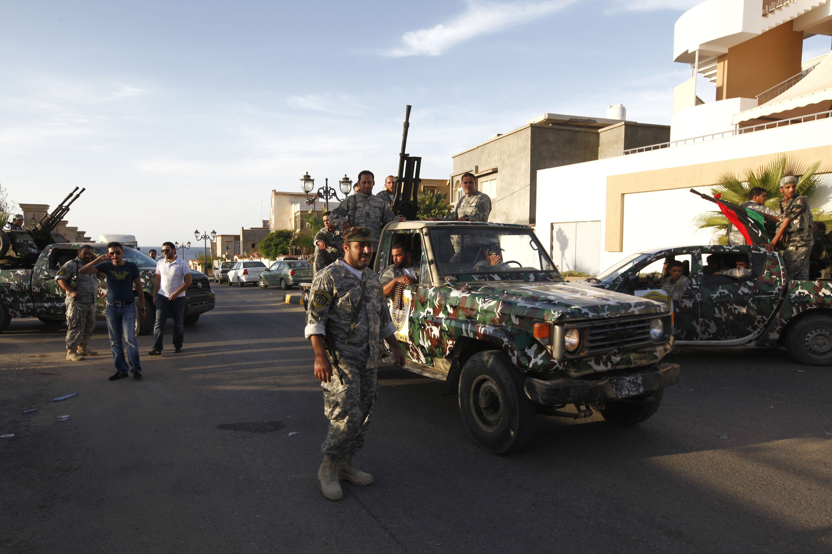 Αποχωρούν από την Τρίπολη οι ένοπλες δυνάμεις