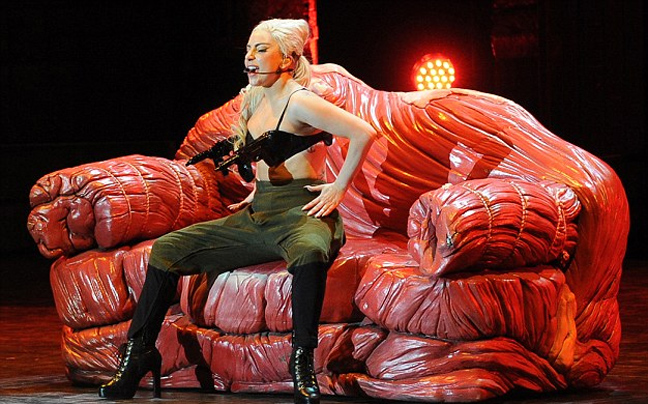 Η Lady Gaga βούτηξε στην μηχανή του κιμά