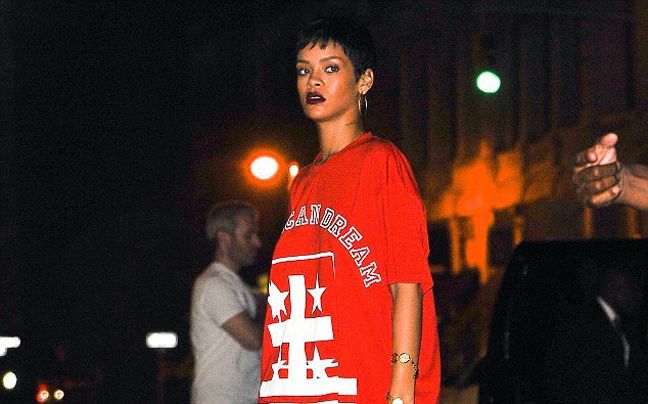 Η Rihanna έχει αδυναμία στις μπότες