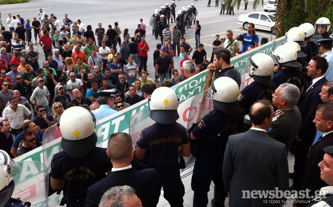 Άνοιξε το ένα ρεύμα κυκλοφορίας της λεωφόρου Αλεξάνδρας