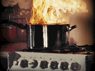Πώς θα σβήσετε φωτιά από καμμένο λίπος στην κουζίνα;
