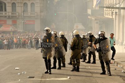 Η Διεθνής Αμνηστία βγάζει στη σέντρα την ΕΛ.ΑΣ.