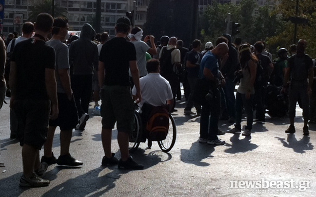 Όποιος θέλει να κατέβει στις πορείες, το κάνει…