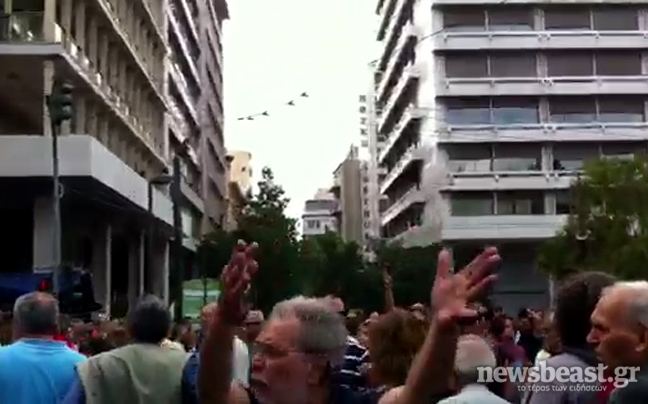 «Χλιαρές» αποδοκιμασίες σε μέλη του ΠΑΜΕ