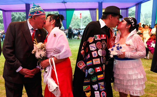 Ομαδικός γάμος στο Περού
