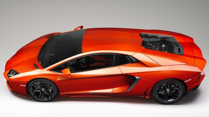 Έρχεται τετραθέσια εκδοχή της Aventador