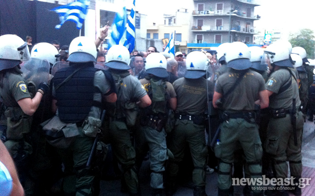 Ένταση στη συγκέντρωση έξω από το Χυτήριο