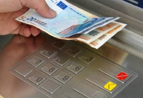 Στα 500 ευρώ το όριο για τις συναλλαγές με μετρητά