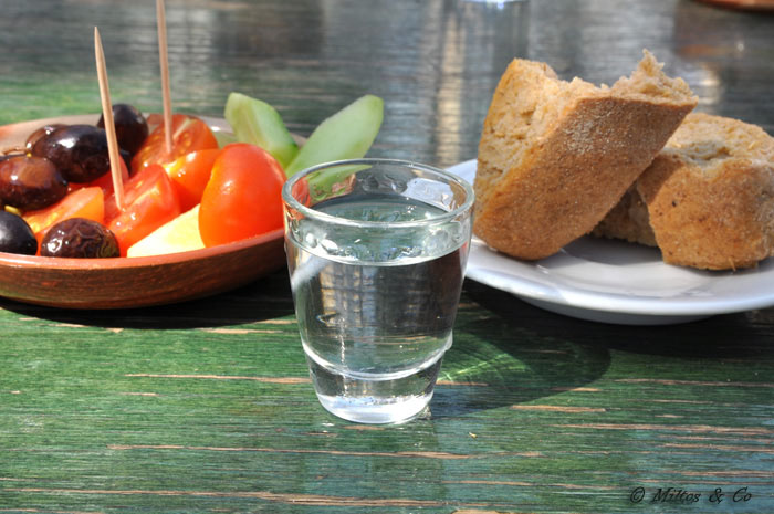 Τα μυστικά της κρητικής ρακής