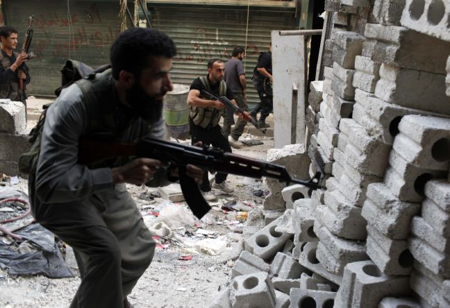 Νέες επιθέσεις και βομβαρδισμοί σε προάστια της Δαμασκού