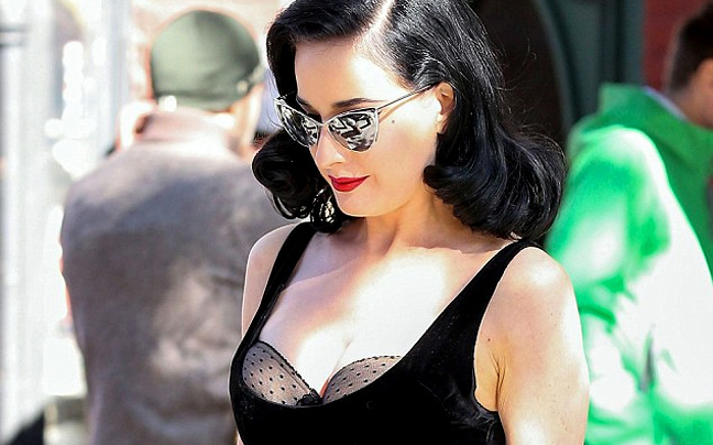 Αποκαλυπτική η Dita Von Teese