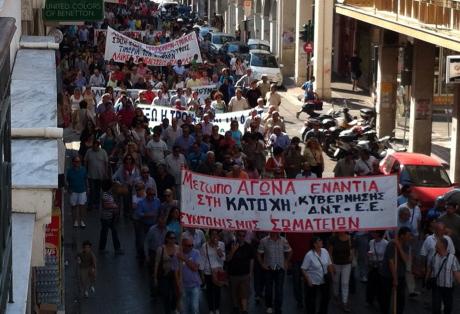 Μαζικές απεργιακές συγκεντρώσεις στις πρωτεύουσες της Πελοποννήσου