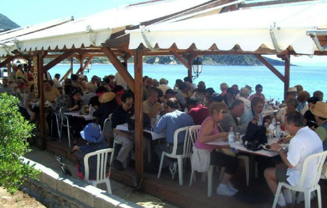 Έφοδος σε εστιατόρια και καφέ-μπαρ σε τουριστικές περιοχές της Κρήτης