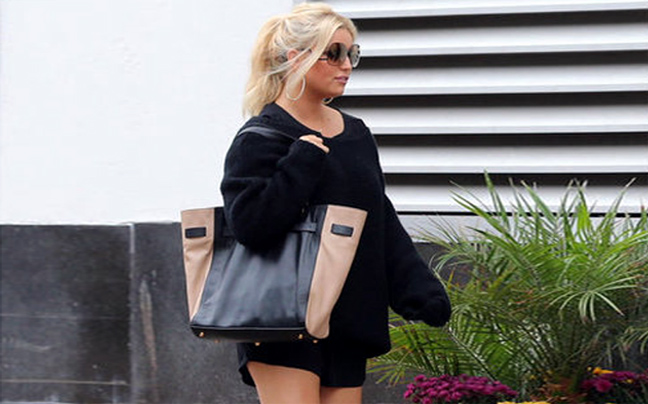 Επέστρεψε στο καυτό σορτς η Jessica Simpson