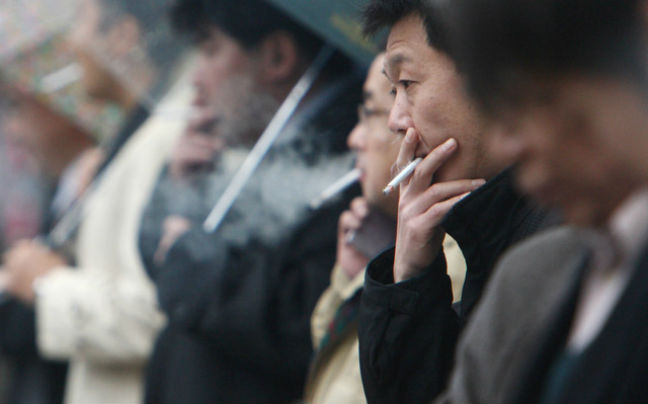 Πρόστιμο σε 5 ιάπωνες καθηγητές επειδή κάπνιζαν