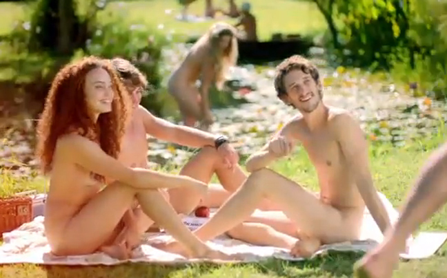«Γυμνή» διαφήμιση απαγορεύτηκε αλλά για άλλο λόγο
