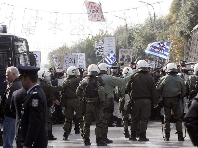 Μικροεντάσεις στο Ηράκλειο για την παρέλαση