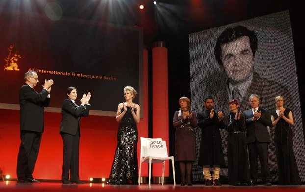 Χαιρέτισε το Παρίσι την απονομή του βραβείου Ζαχάροφ σε δύο Ιρανούς
