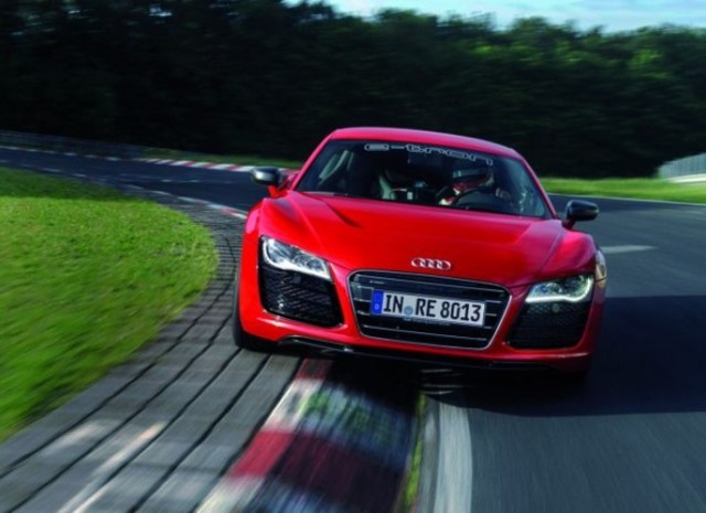 «Παγώνει» η παραγωγή του Audi R8 e-tron