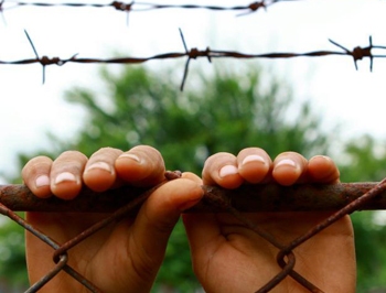 «Ακατάλληλες οι συνθήκες στο χώρο κράτησης μεταναστών στη Σάμο»