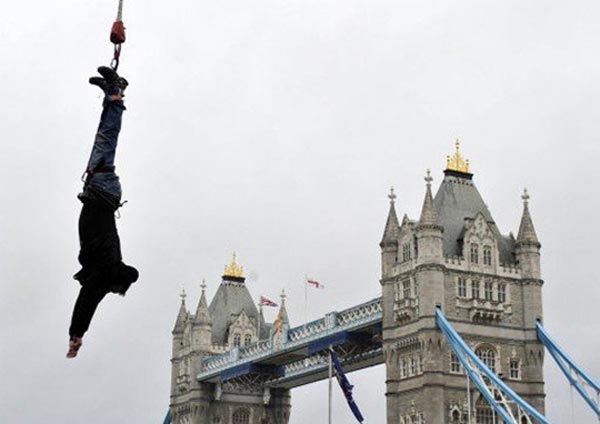 Τα περισσότερα bungee jumping σε μία ώρα