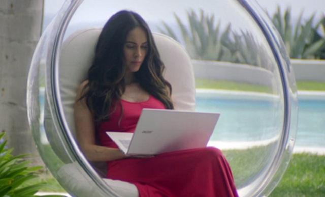 Η Megan Fox διαφημίζει το Aspire S7 Ultrabook