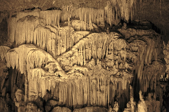 Εκατό χιλιάδες επισκέπτες το χρόνο στο Σπήλαιο του Περάματος