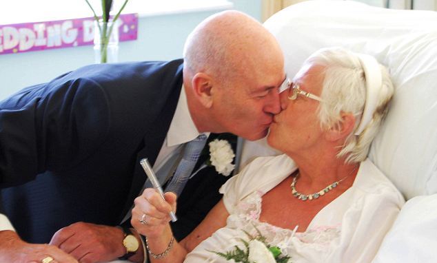 Παντρεύτηκε τον έρωτα της ζωής της στα 64