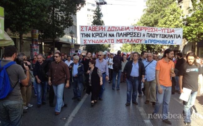 Σε εξέλιξη η πορεία του ΠΑΜΕ