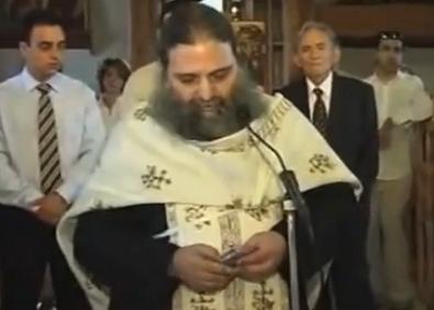 Ο παπάς, το ευαγγέλιο και το… κινητό