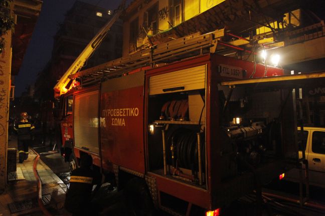 Φωτιά σε εγκαταλελειμμένο κτίριο στο κέντρο