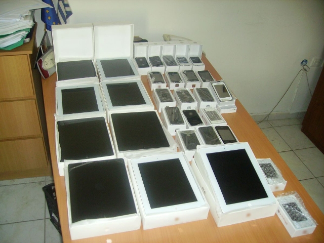 Πέντε συλλήψεις για αφορολόγητα tablets και κινητά