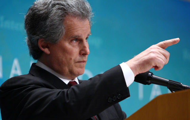 Ο αντιπρόεδρος του ΔΝΤ διαψεύδει τον Σόιμπλε: Δεν έχουμε συμφωνήσει για συμμετοχή στο τρίτο πακέτο
