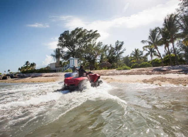 Η «γουρούνα» που μεταμορφώνεται σε τζετ σκι