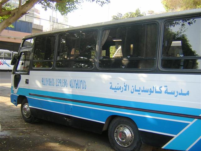 Αμαξοστοιχία προσέκρουσε σε σχολικό λεωφορείο στην Αίγυπτο