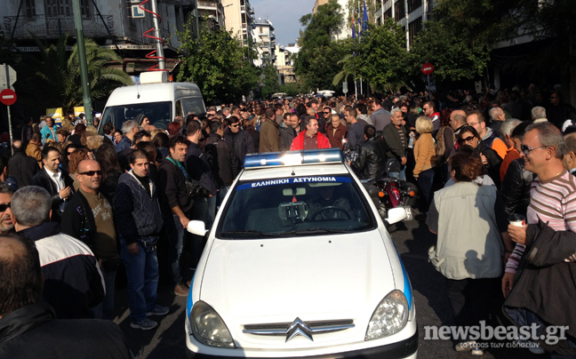 Υπό κατάληψη και πάλι το δημαρχείο Αθηνών στη Λιοσίων