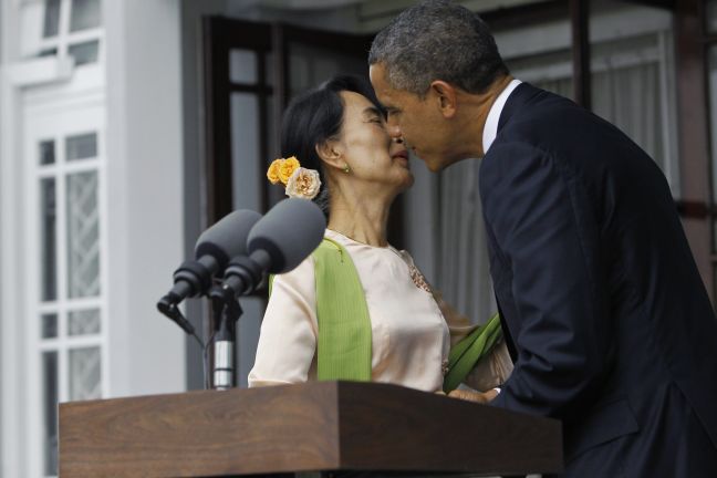 Σε θερμό κλίμα η συνάντηση Ομπάμα-Αούνγκ Σαν Σου Κι