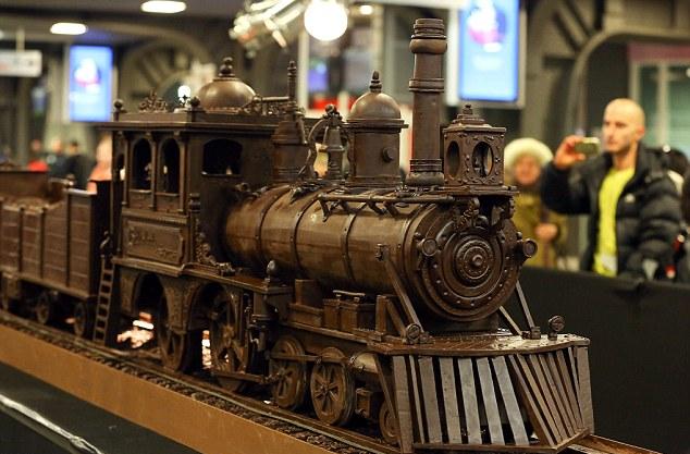 Ένα τρένο φτιαγμένο από σοκολάτα