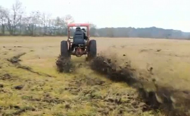 Drifting με τροποποιημένο τρακτέρ