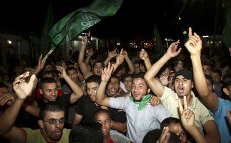 Χιλιάδες Παλαιστίνιοι βγήκαν στους δρόμους για να γιορτάσουν τη συμφωνία εκεχειρίας