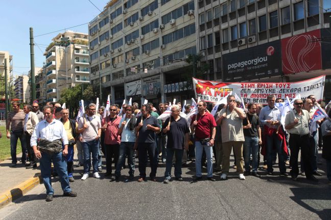 «Xύνουν νερό στο μύλο της κυβέρνησης»