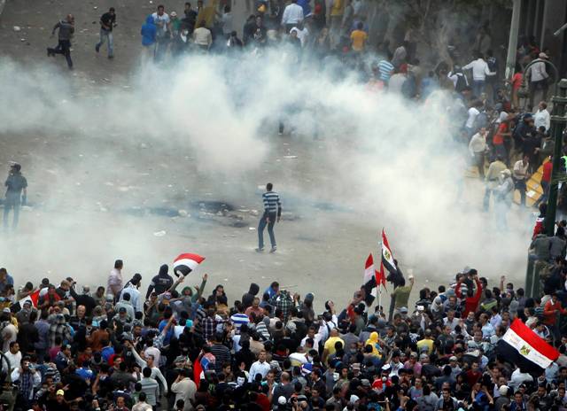 Έπεσαν δακρυγόνα στη διαδήλωση στην πλατεία Ταχρίρ