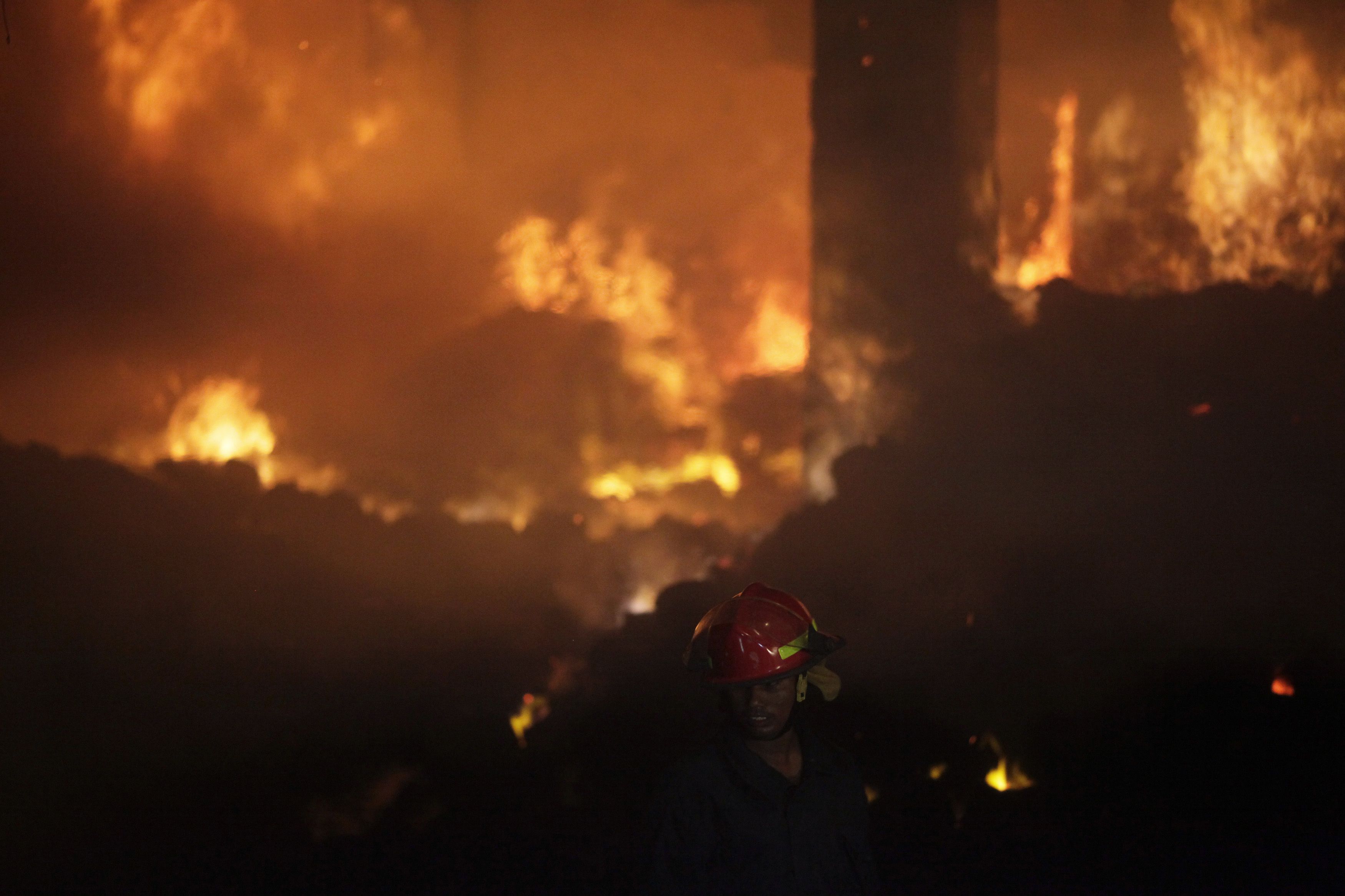 Πυρκαγιά σε εργοστάσιο στο Μπαγκλαντές