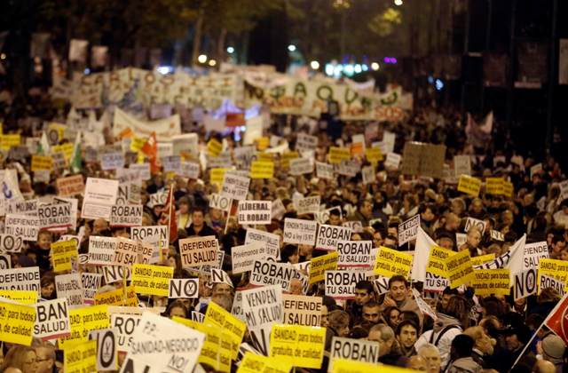 Χιλιάδες γιατροί στους δρόμους της Μαδρίτης