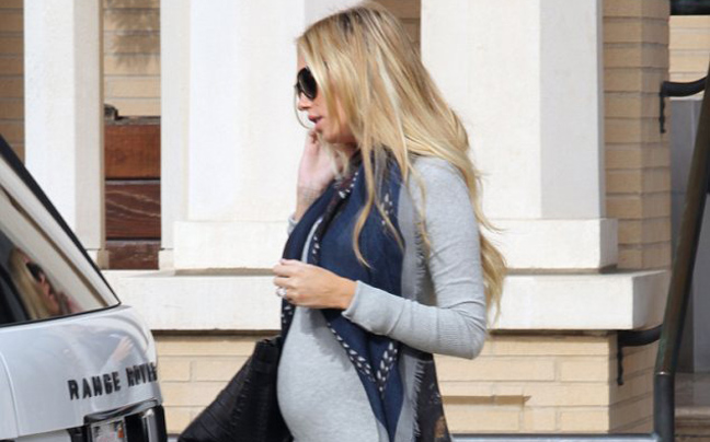 Όλο και «φουσκώνει» η Petra Ecclestone