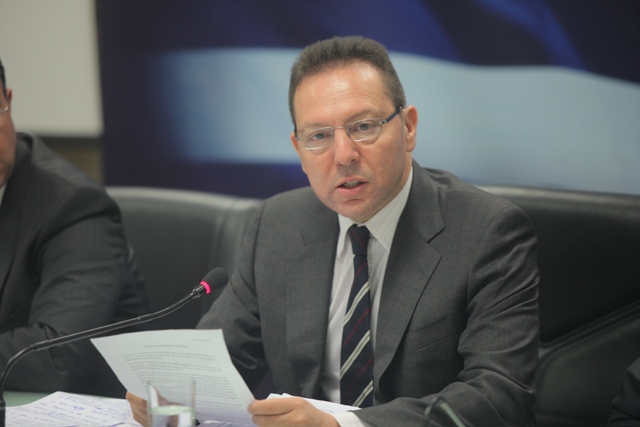 Αναβλήθηκε η συνάντηση Στουρνάρα-τρόικας