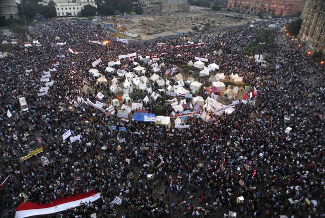 Πεδίο μάχης ξανά η πλατεία Ταχρίρ