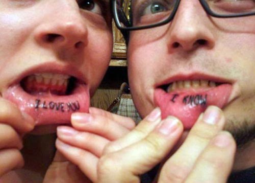 Τα περίεργα τατουάζ σε ζευγάρια