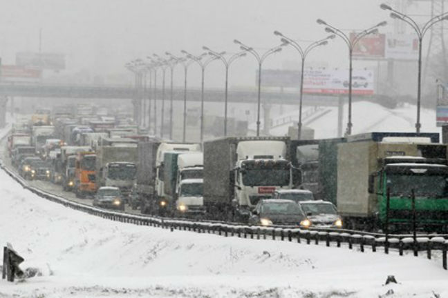 Κυκλοφοριακό χάος στη Ρωσία από την κακοκαιρία
