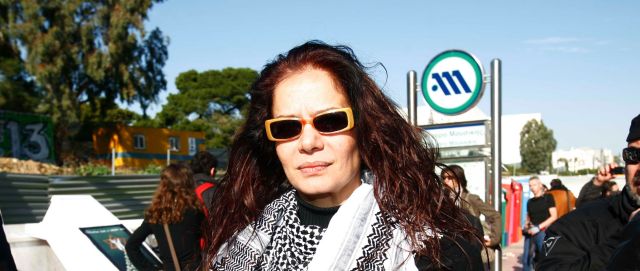 Τα σκαλιά της εκκλησίας ανέβηκε η Λίλα Καφαντάρη